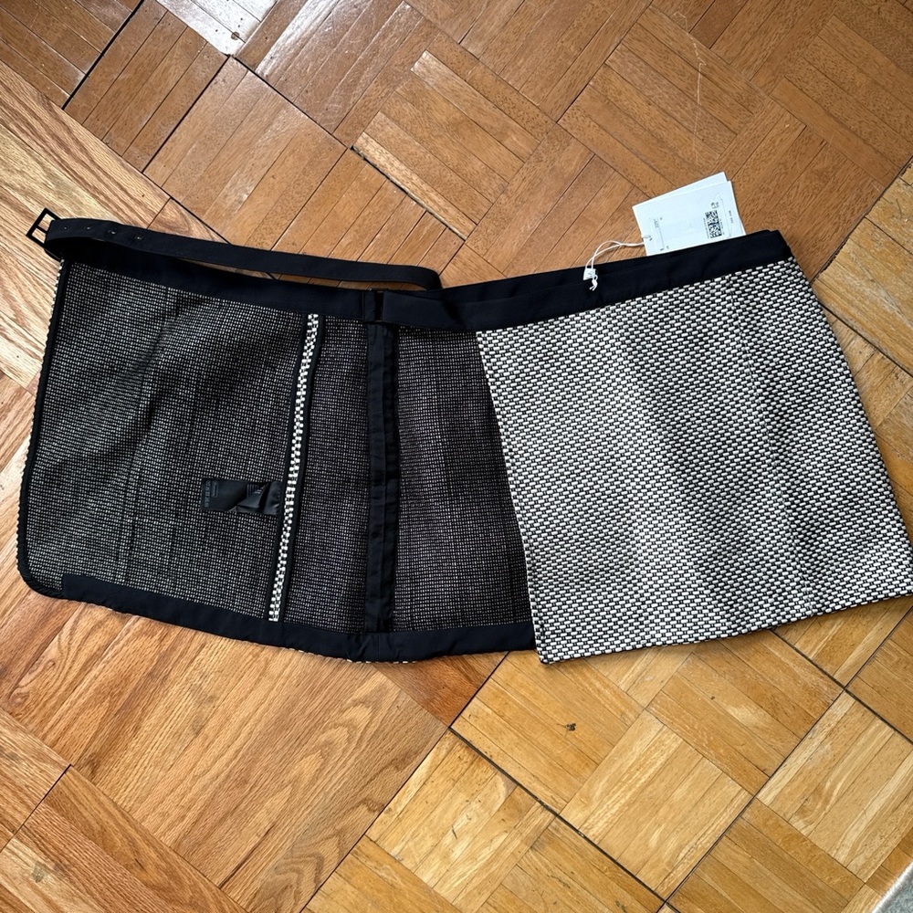 COS ATELIER THE BELTED RAFFIA MINI SKIRT - BEIGE / BLACK - Picture 4 of 5